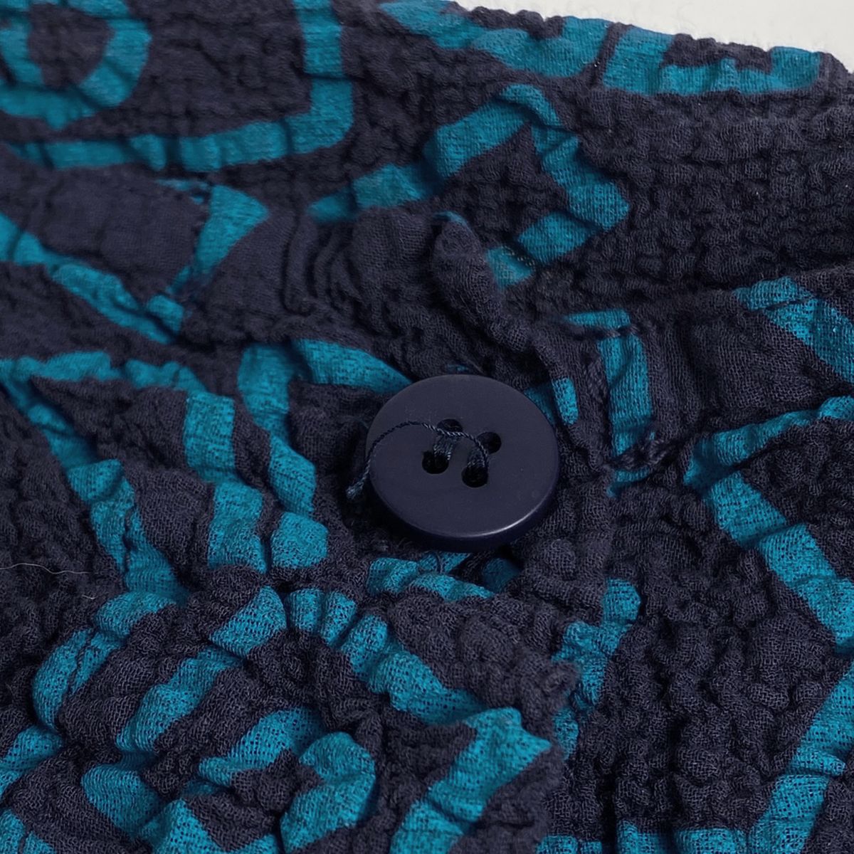イッセイミヤケ ISSEY MIYAKE 総柄 七分袖シャツ しぼり プリーツ トップス 半袖シャツ 綿 ポリウレタン ネイビー ブルー レディース 中古 イッセイミヤケ ISSEY MIYAKE 総柄 七分袖シャツ しぼり