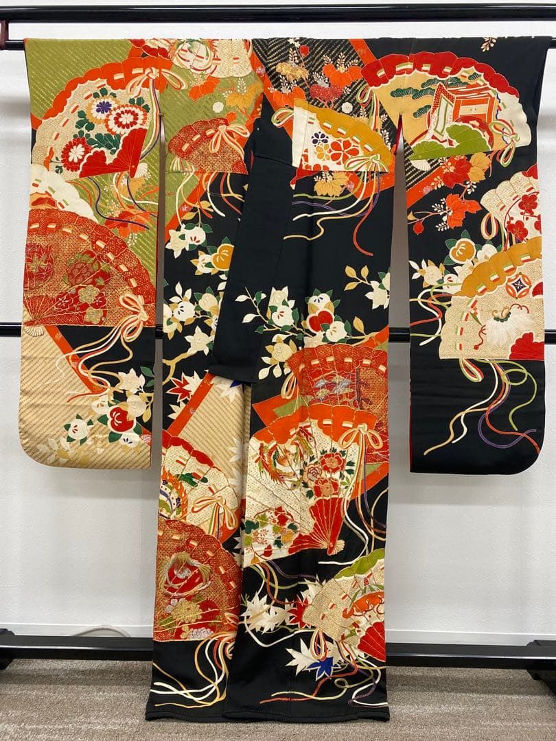 アンティーク 振袖 金駒 銀駒 金彩 銀彩 正絹 扇 身丈162cm アンティーク 振袖 金駒 銀駒 金彩 銀彩 正絹 扇 身丈162cm - メルカリ