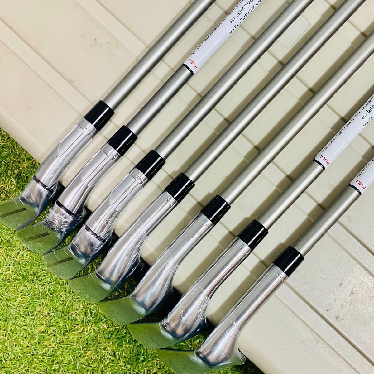 【新品】テーラーメイド Qi マックスライト メンズアイアンセット 7本 R 新品】テーラーメイド Qi マックスライト メンズアイアンセット