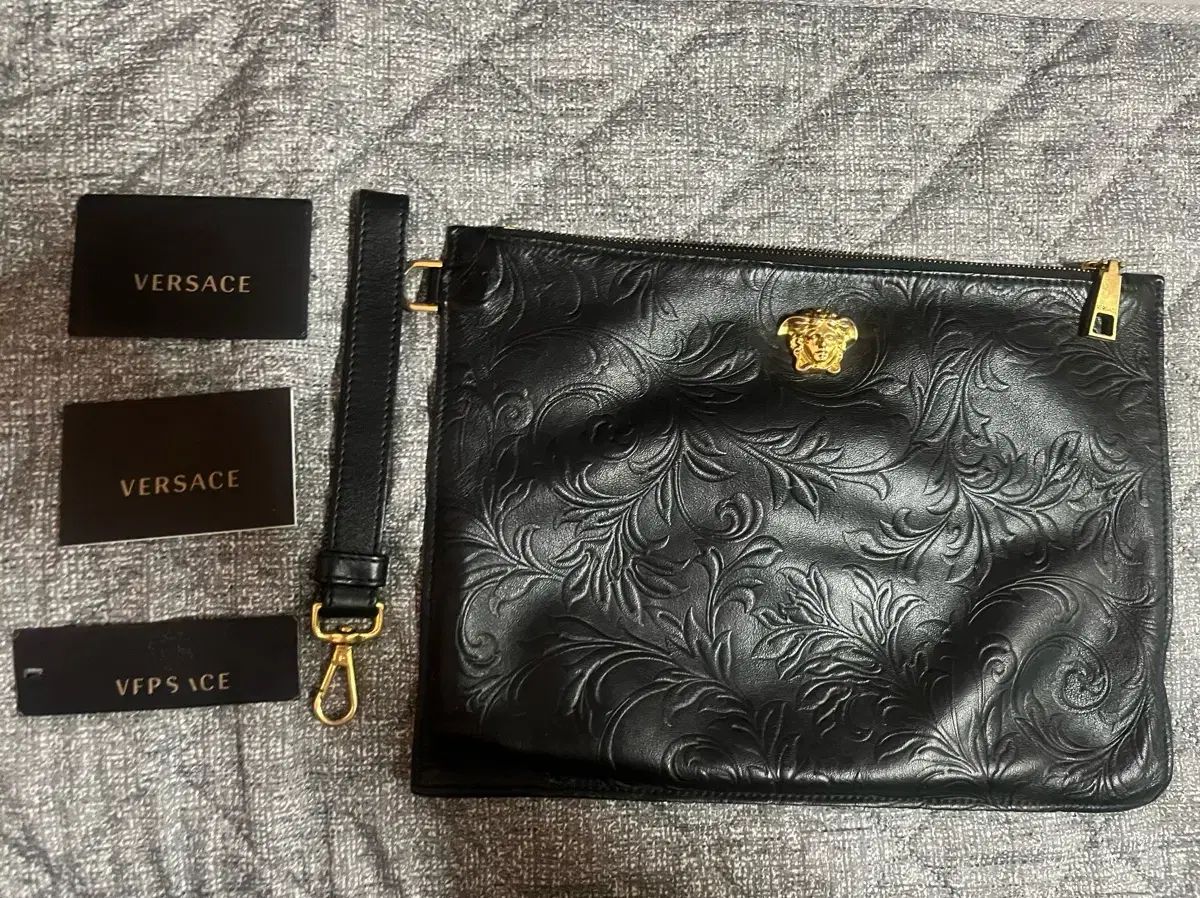 0674 タイ国際航空 絵葉書、ボールペン ほか 破産申請、運航継続中