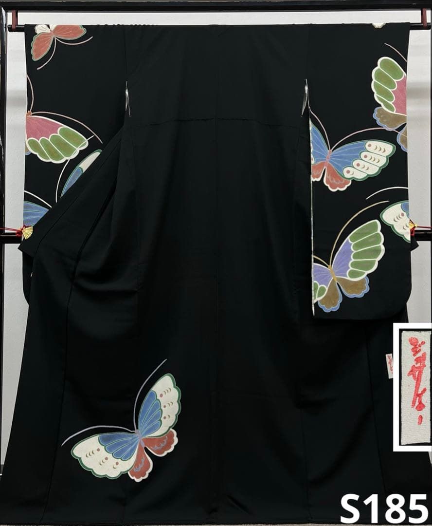 ジュサブロー 辻村寿三郎 落款入 振袖 手描き友禅 金彩 ちりめん 正絹 黒地 ジュサブロー 辻村寿三郎 落款入 振袖 手描き友禅 金彩 ちりめん 正絹
