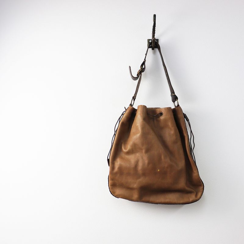 エンリーベグリン HENRY BEGUELIN オミノ刺繍入 スタッズ付き