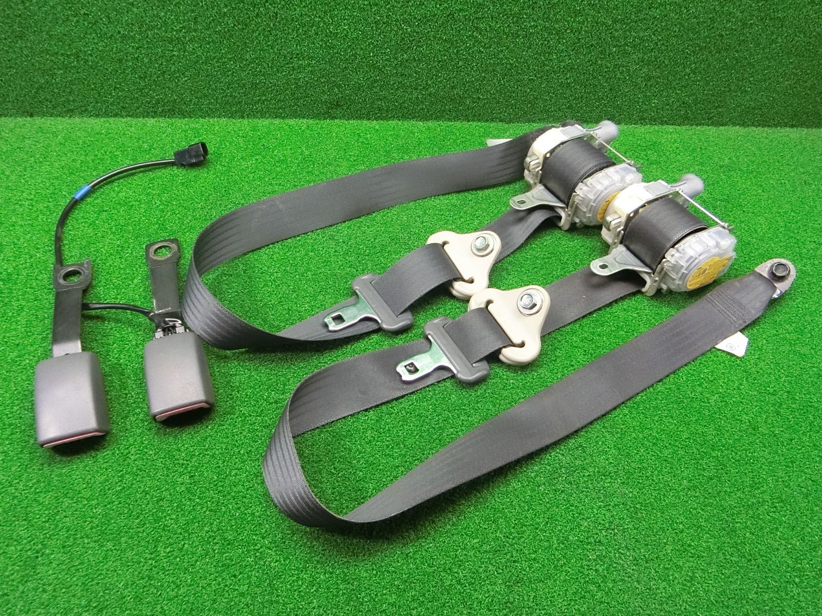 10472 ムーヴ LA100S LA110S フロント シートベルト 左右セット キャッチ 7T1150-P 7T2180-P