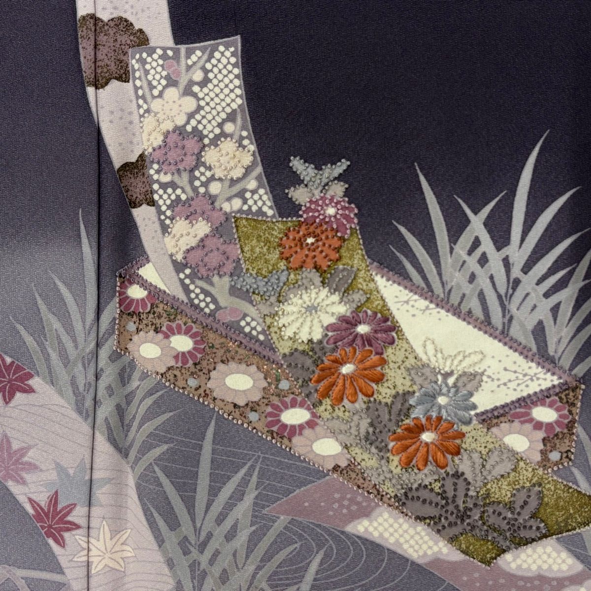 付下げ 身丈165.5cm 裄丈69.5cm L 袷 文箱 菊 刺繍 金彩 紫 正絹