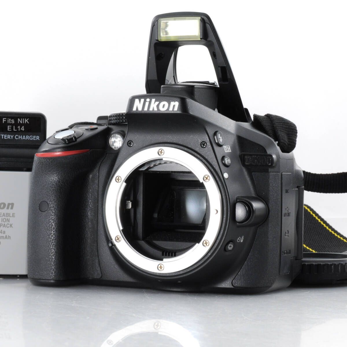 ニコン】完動品！Nikon D5300 ブラック デジタル一眼レフカメラ + 充電 