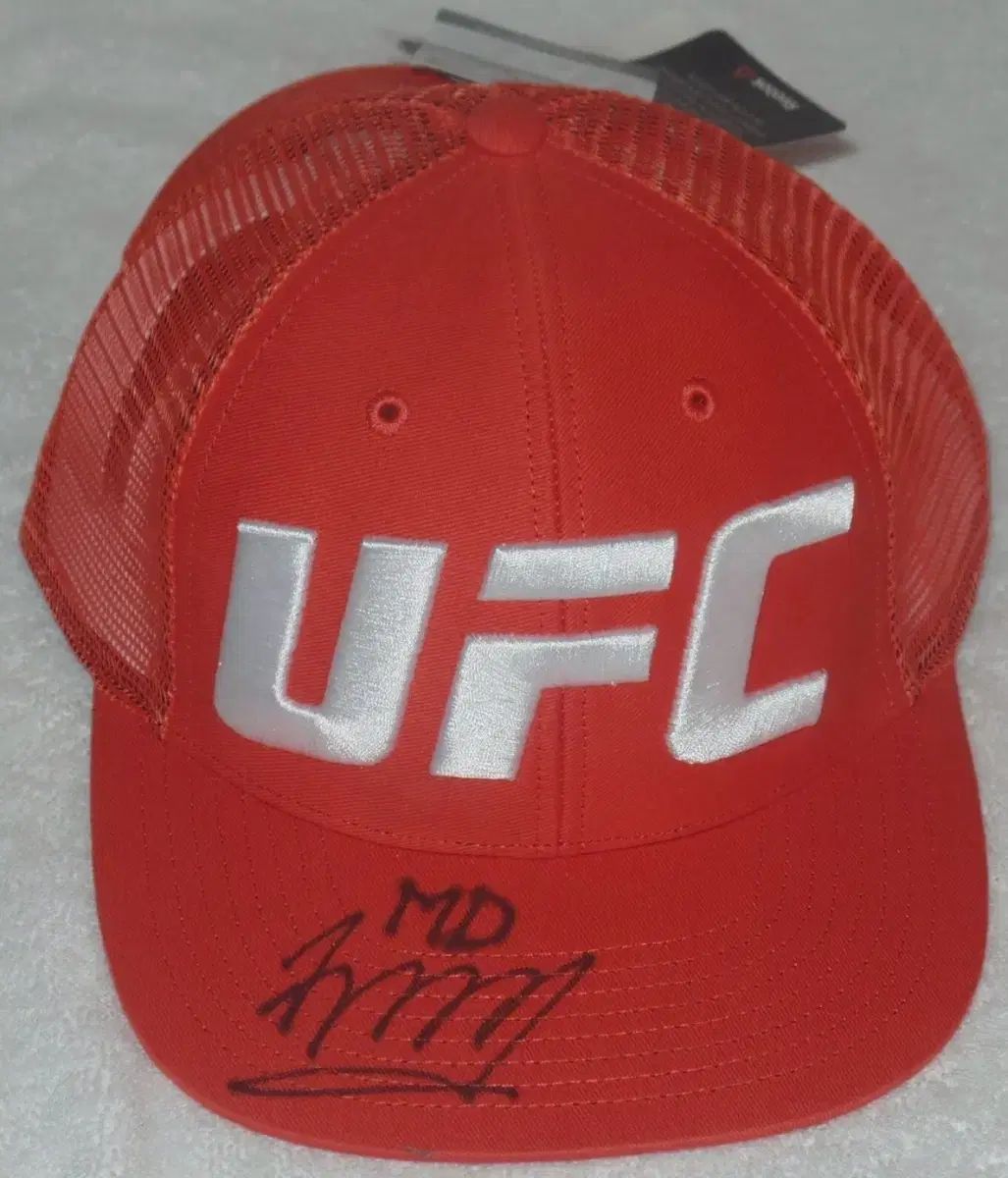メラブ デバリシビリ 手書き 包まれた UFC 帽子