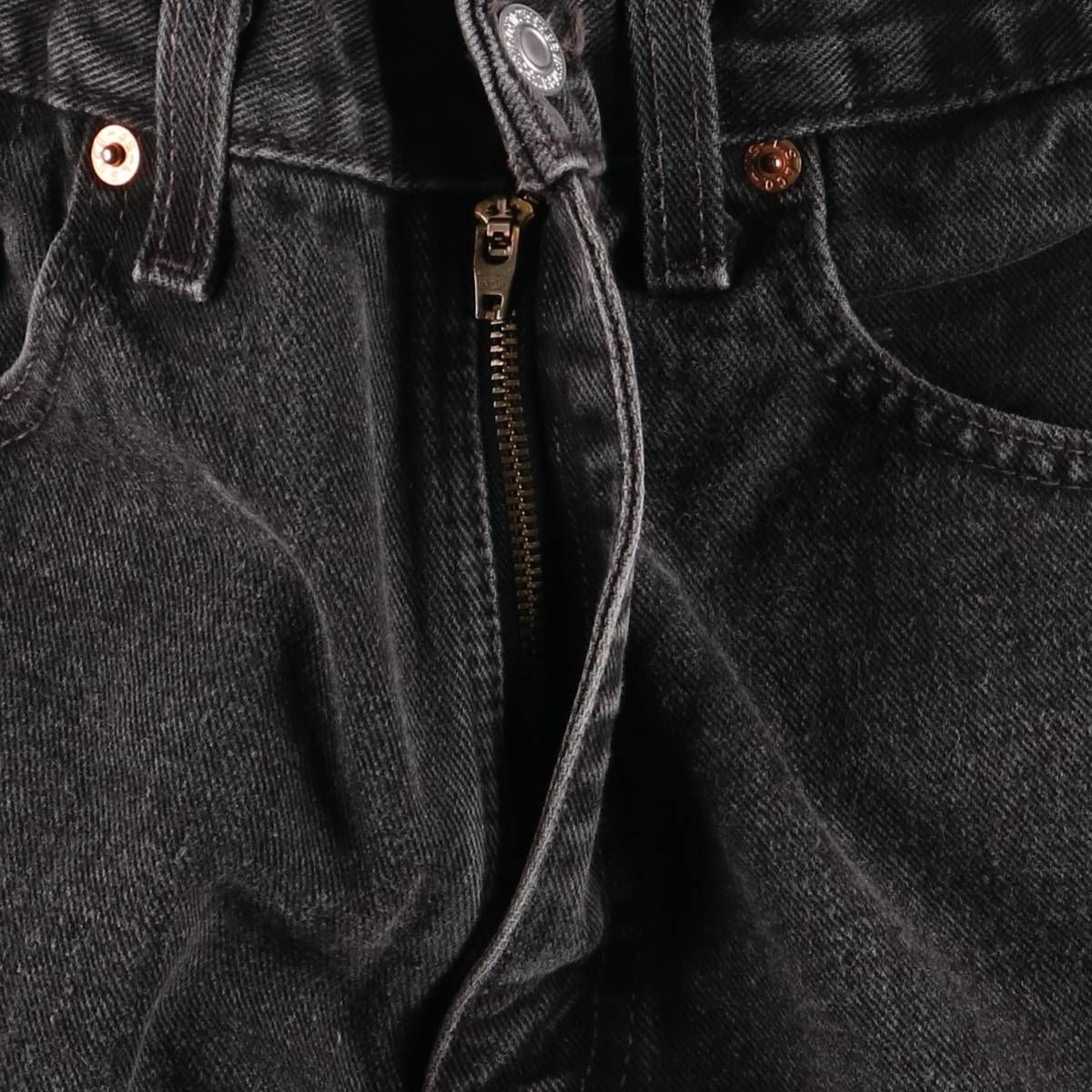 テーパードデニムパンツ