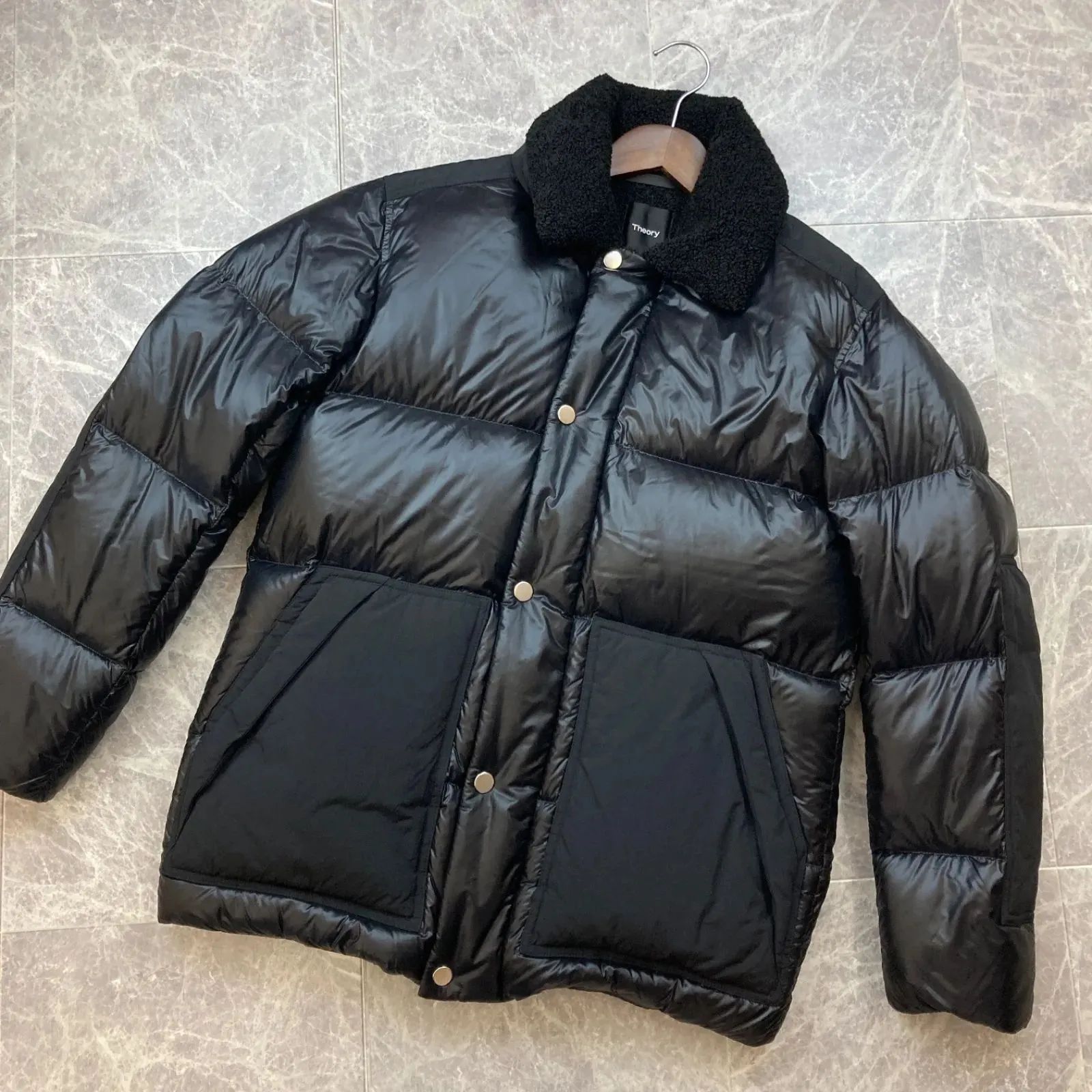 美品theoryレザー ノースリーブジャケット ブラック ヒロ様専用ページ✨美品✨ Theory セオリー 裏ボア ダウンジャケット