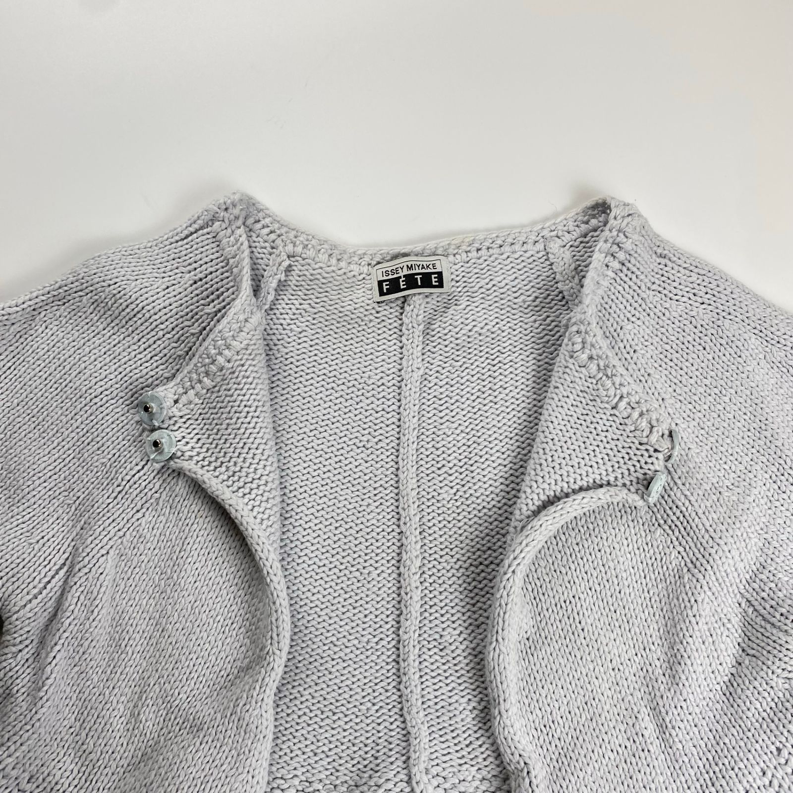 イッセイミヤケ ISSEY MIYAKE FETE カーディガン ISSEY MIYAKE FETE イッセイミヤケフェット Vネック