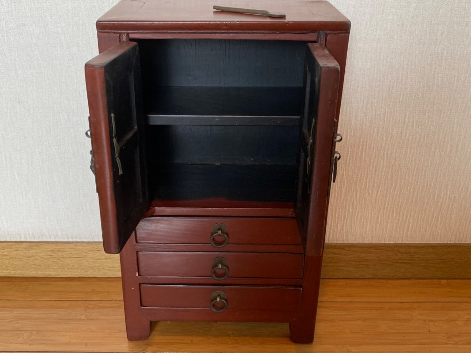 李朝家具 小さい収納箱 3段引き出し付き台 鍵付 民芸家具