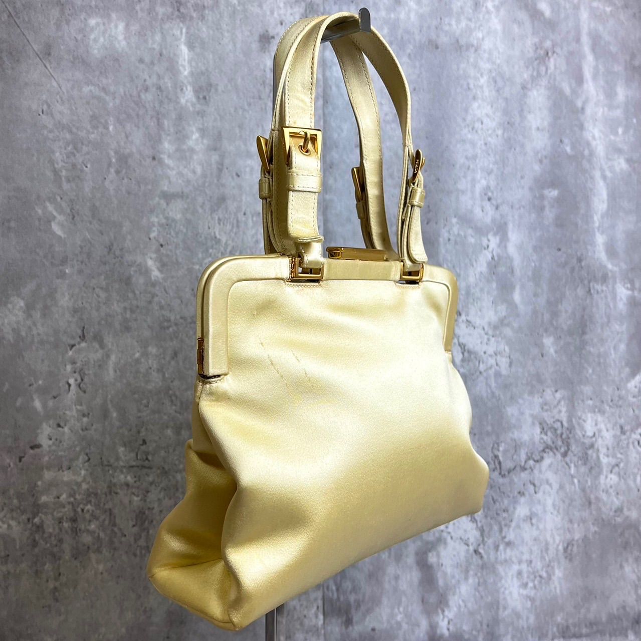 良品プラダ ハンドバッグ がま口 ロゴ型押し シルバー金具 レザー 