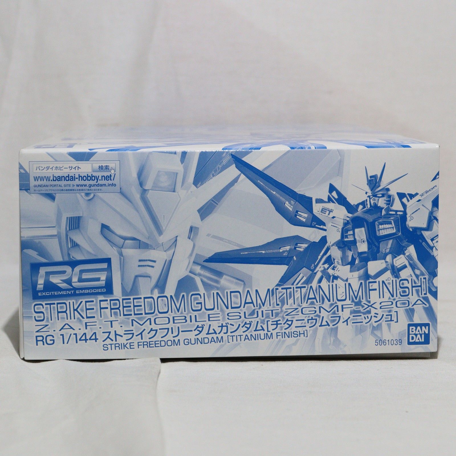 BANDAI - RG 1/144 ZGMF-X20A ストライクフリーダムガンダム チタニウムフィニッシュ 機動戦士ガンダムSEED DESTINY(シードデスティニー) プラモデル(5061039) プレミアムバンダイ限定 バンダイスピリッツ RG 1/144 ストライクフリーダムガンダム［チタニウム