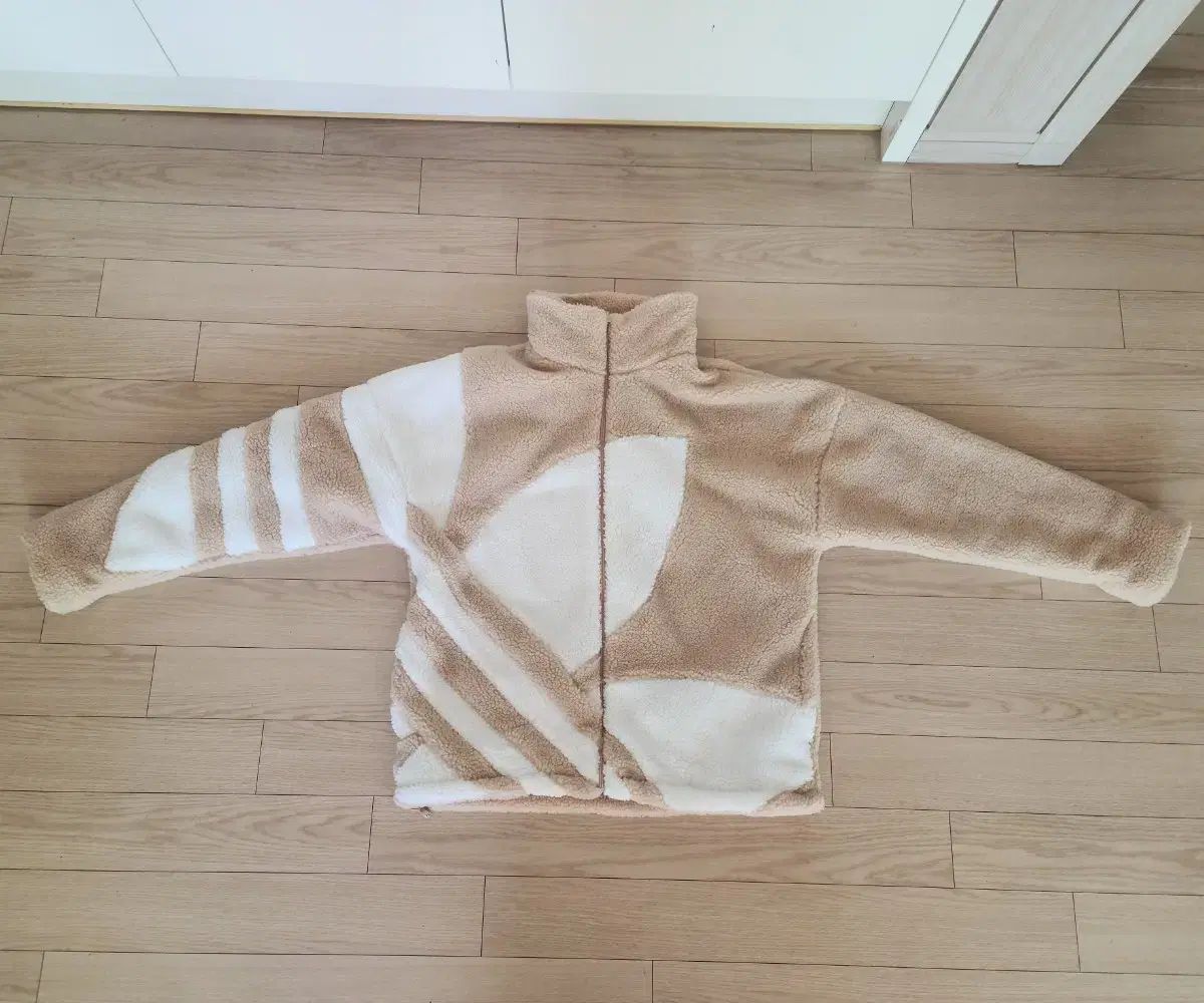 adidas(アディダス) シェルパ トラック ジャケット HR3487 L サイズ