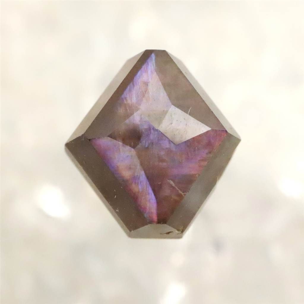 奈良県天川村産　レインボーガーネット　ルース 奈良県天川村産レインボーガーネット 3.9mm⁄0.321ctルース（ローズカット）