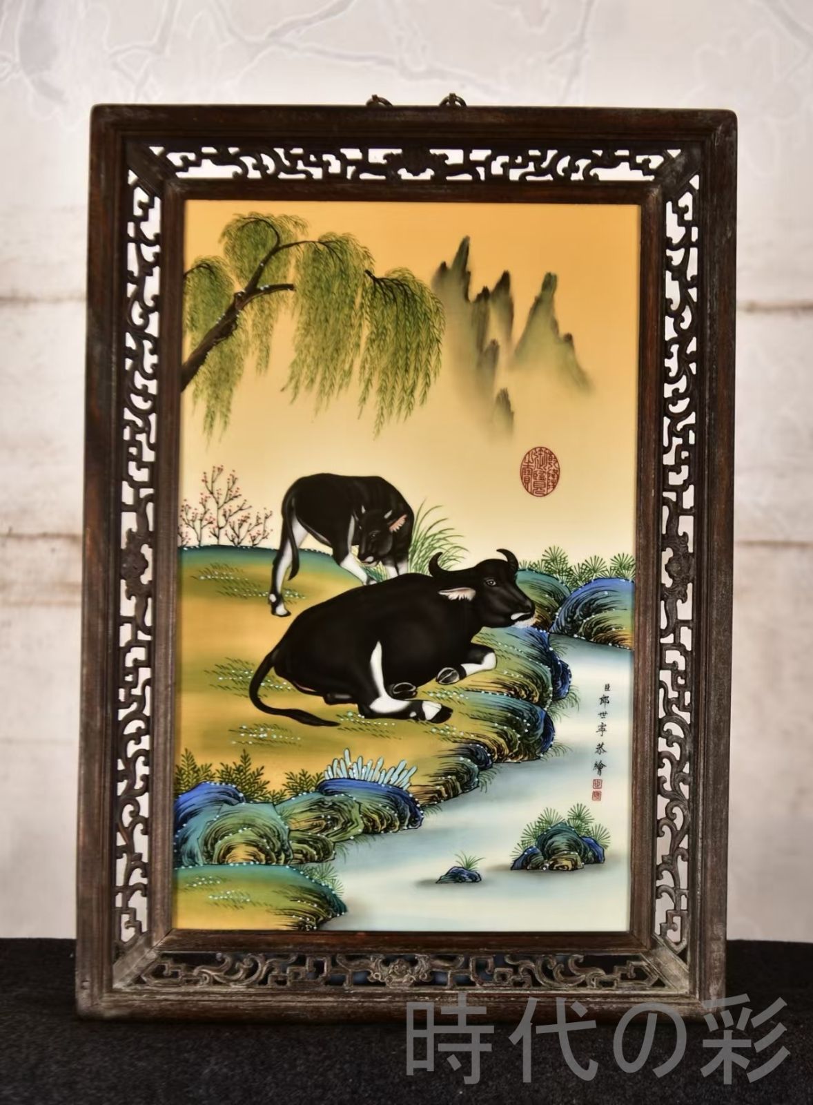 中国古美術 郎世寧作 黄地粉彩図 紅木彫花枠 掛屏 天道酬勤 骨董收藏 彫花框 木彫り額縁 手描き磁器絵画 掛軸風 景徳鎮 書斎 茶室 R07101314