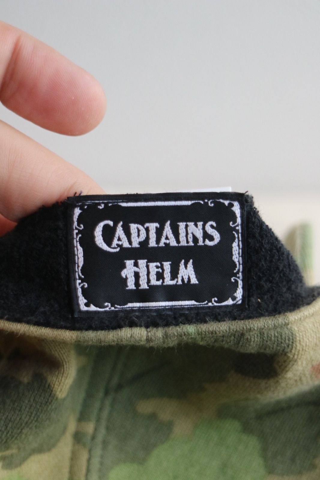 CAPTAINS HELM CAMO SWEAT CAP