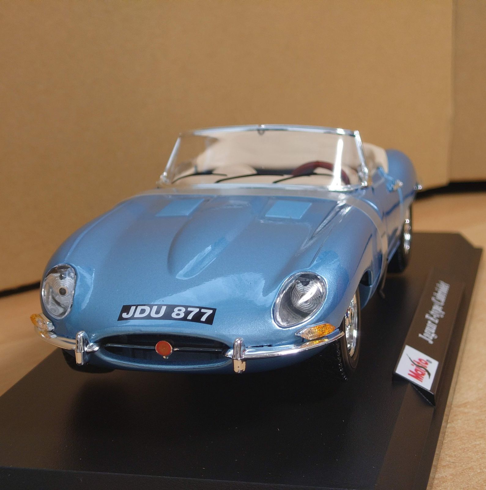 1/18 ジャガーEタイプ カブリオレ1961 ブルー JaguarE-type