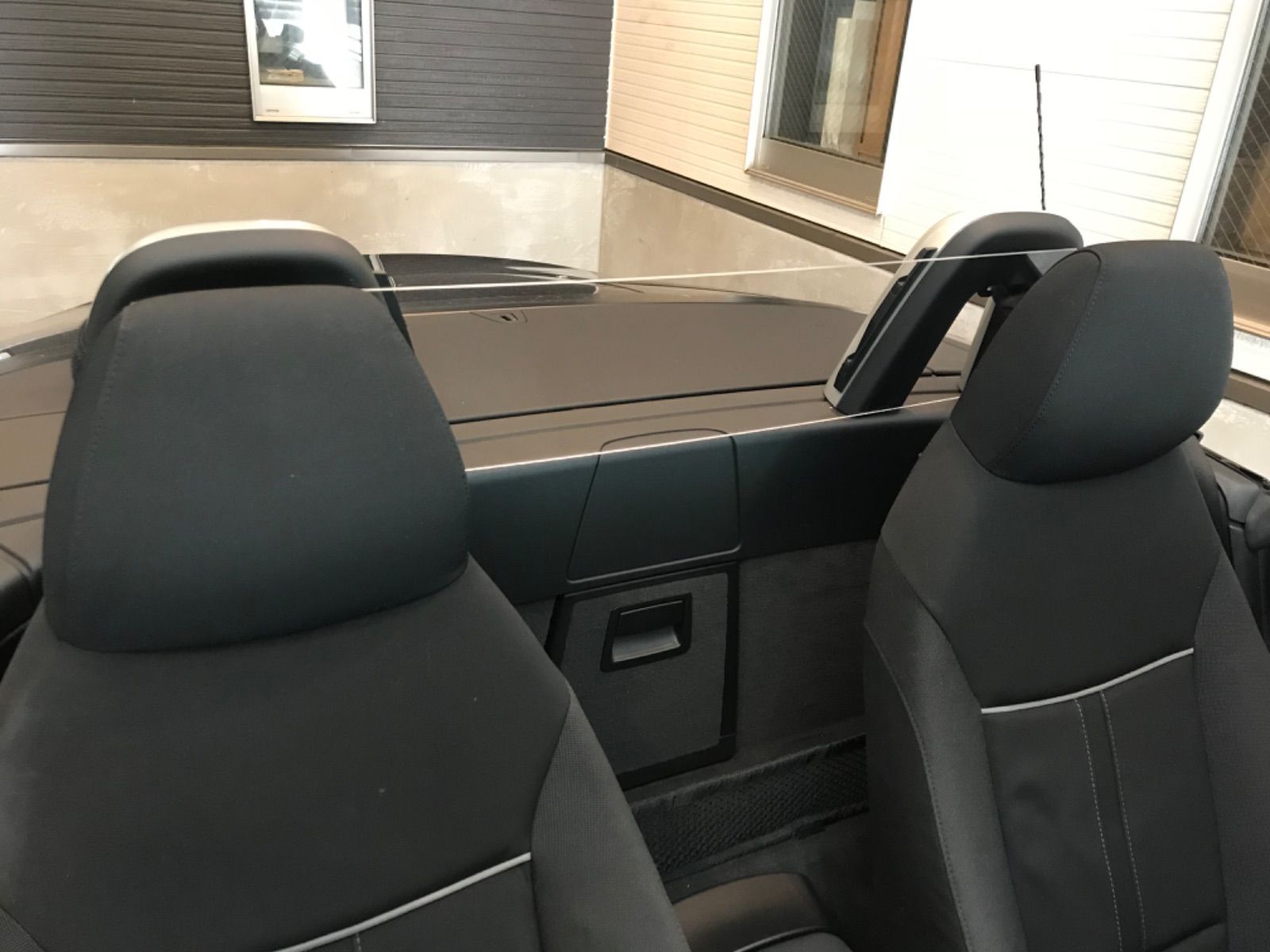 Y*o様 【値下げ】BMW E89 (Z4) ウィンドディフレクター (USED BMW Z4 E89 ウィンドディフレクター イルミネーション ロゴ 純正