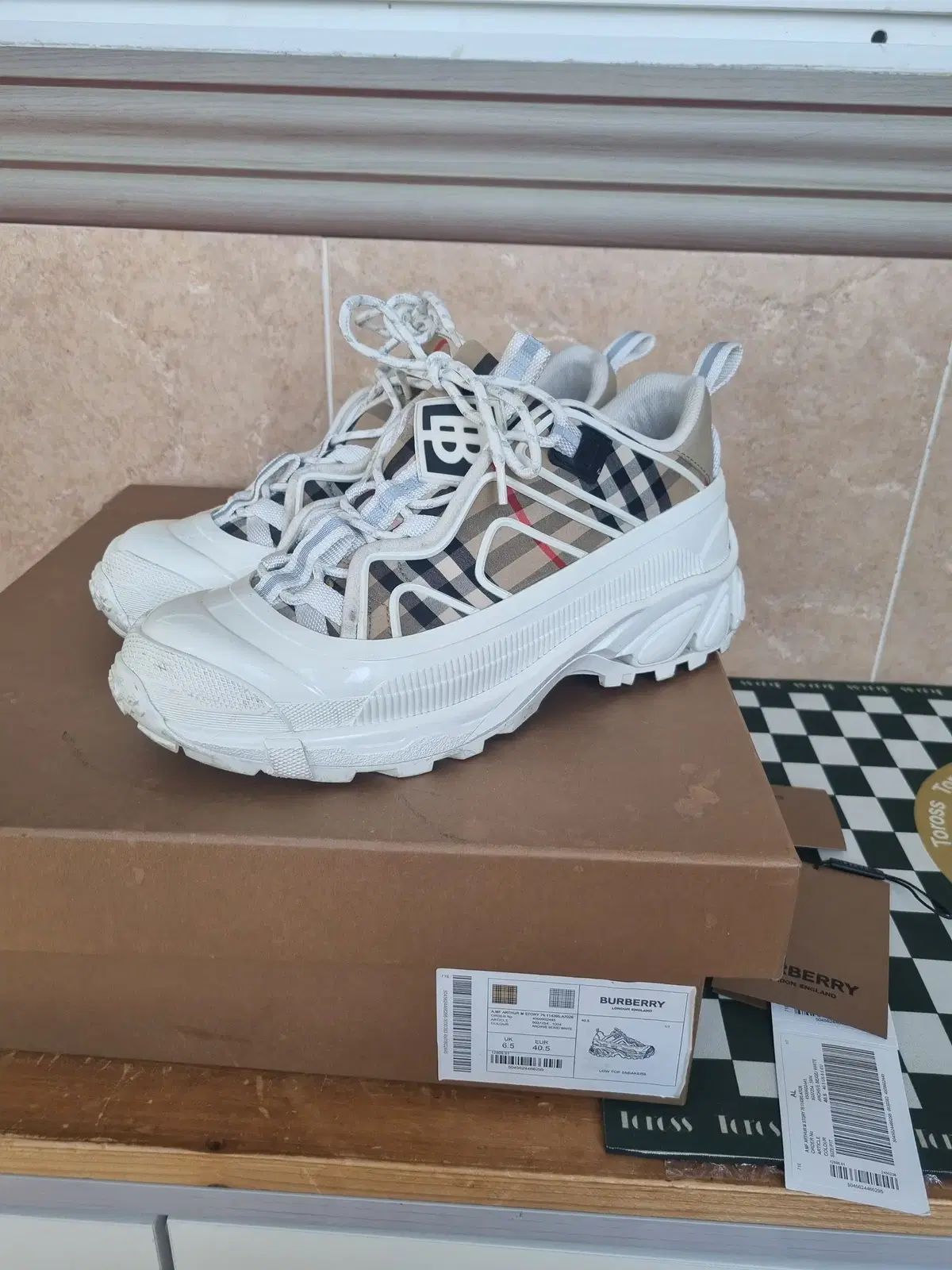 BURBERRY(バーバリー) チェック パターン スコッチ スニーカーズ 40 5 サイズ