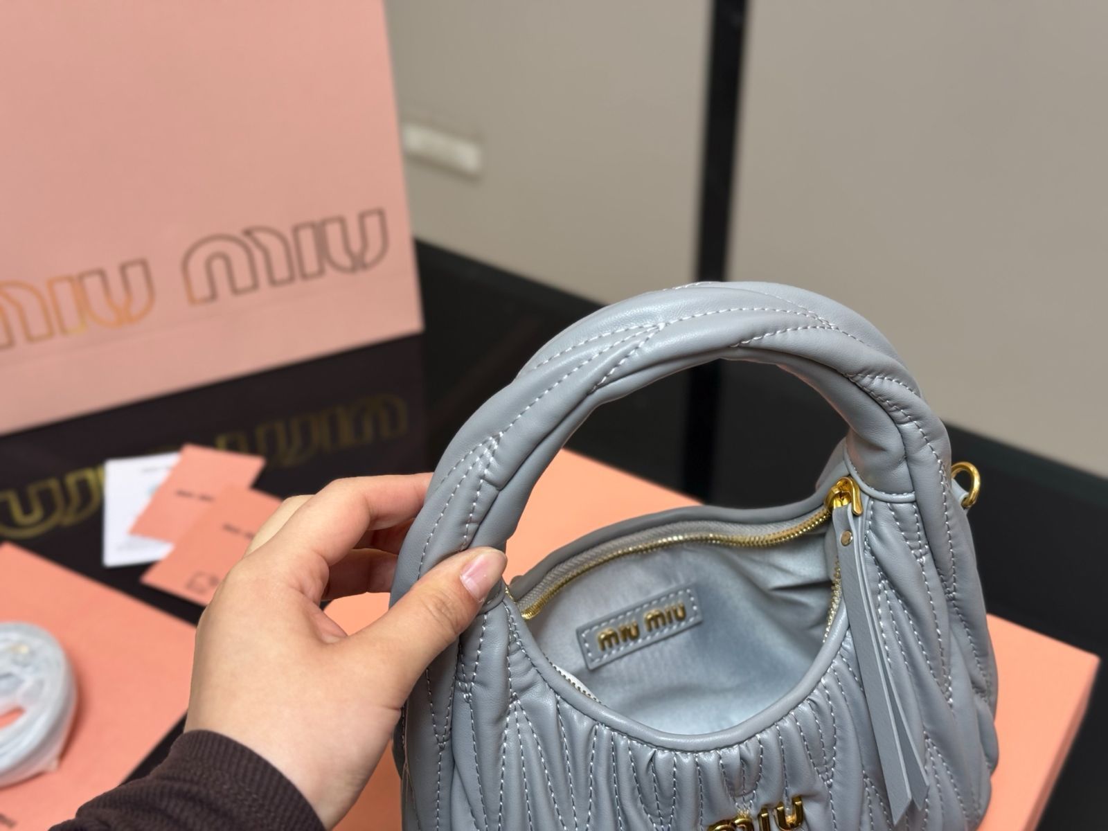 ■ ほぼ新品 ■ miu miu ハンドバック #1171HO2500 MIU MIU ワンダー ホボバッグ ? 22×11cm [本日特価|新品未使用品