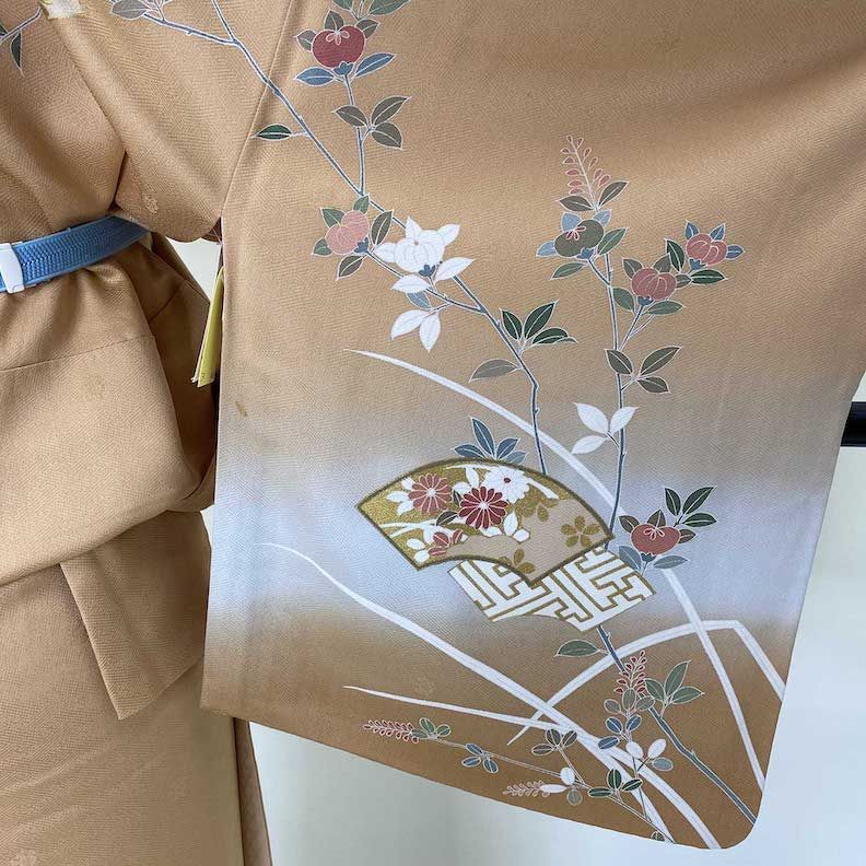 訪問着 中古 古典柄 花柄 扇面 オレンジ グレー 椿 鶴 菊 裄65.5cm