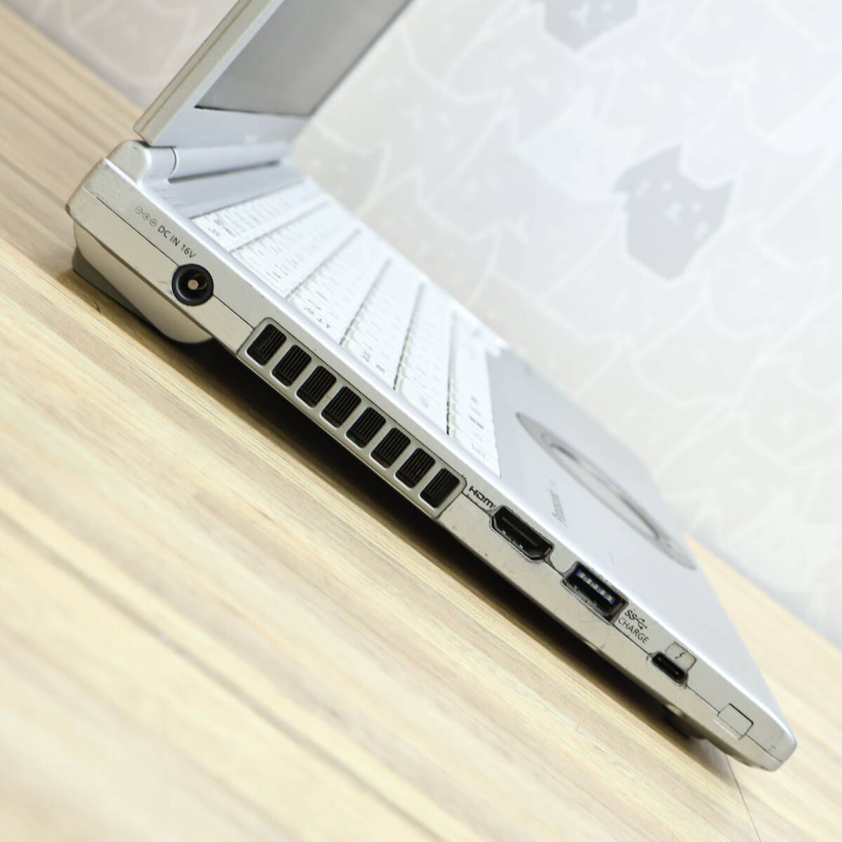 ☆完動品 高性能8世代4コアi5！SSD256GB メモリ8GB☆CF-SV8 Core