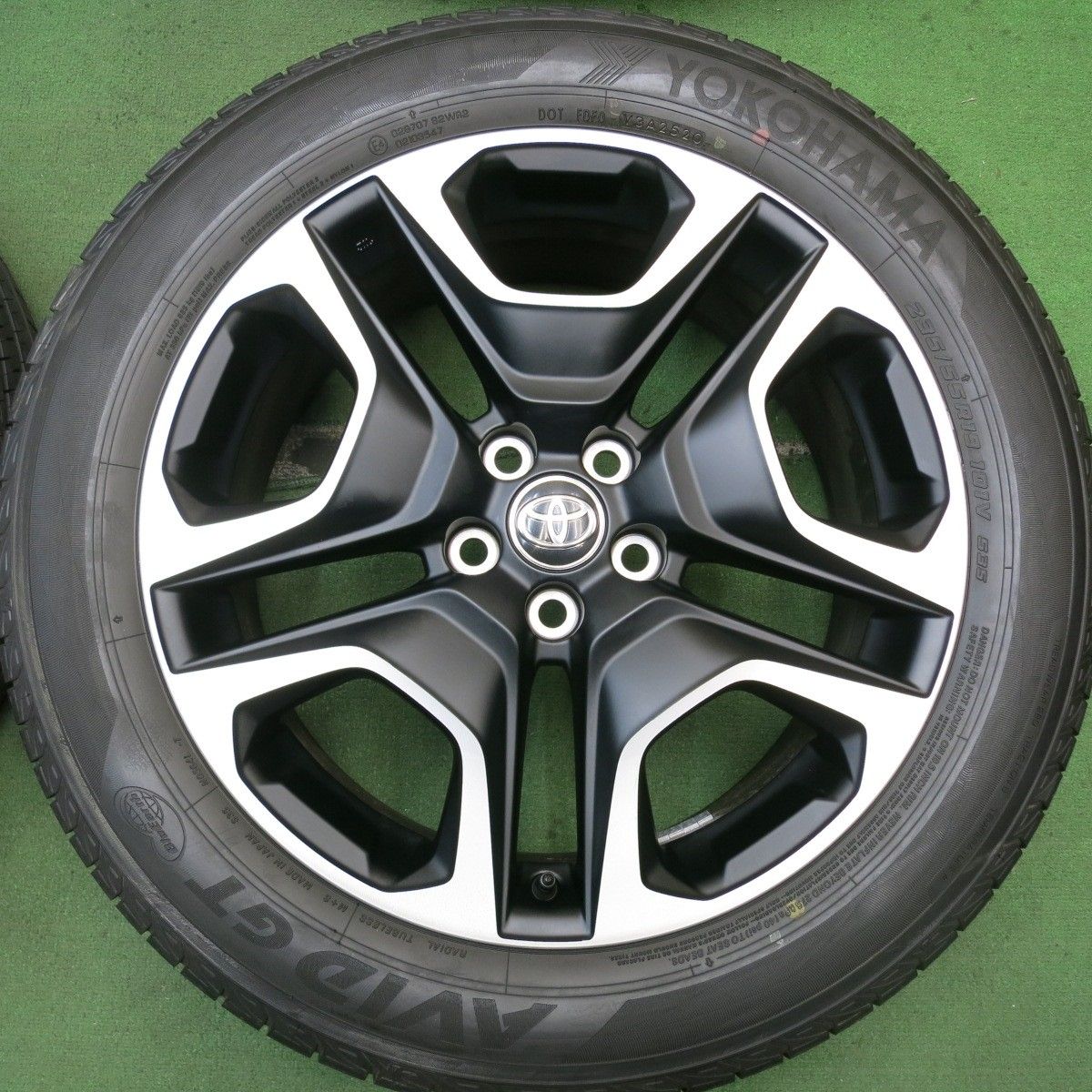 新車外し☆トヨタ RAV4 アドベンチャー 純正 235/55R19 ヨコハマ
