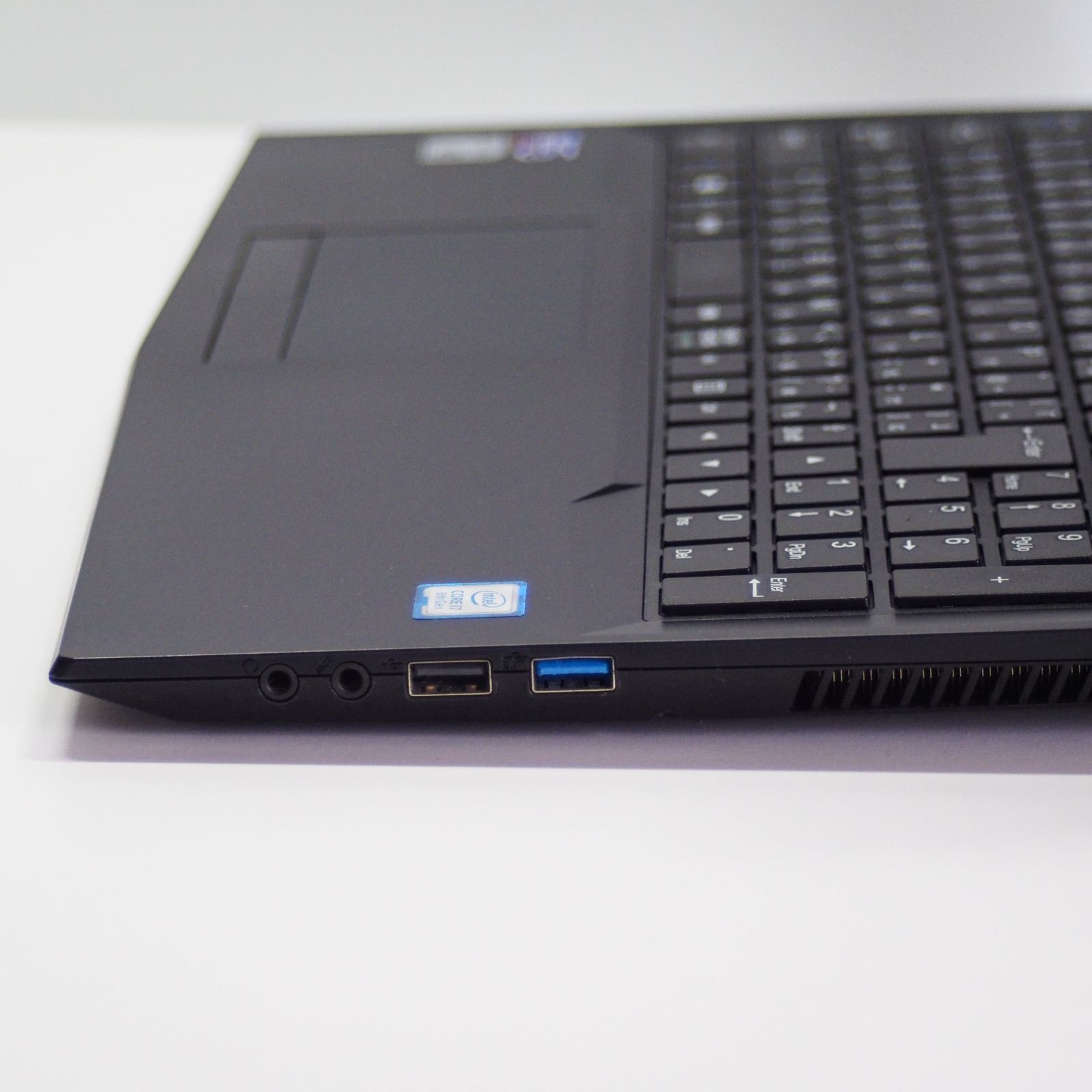 Mouse m-Book K690、16 GBメモリ、512GB SSD、Windows 11 Pro