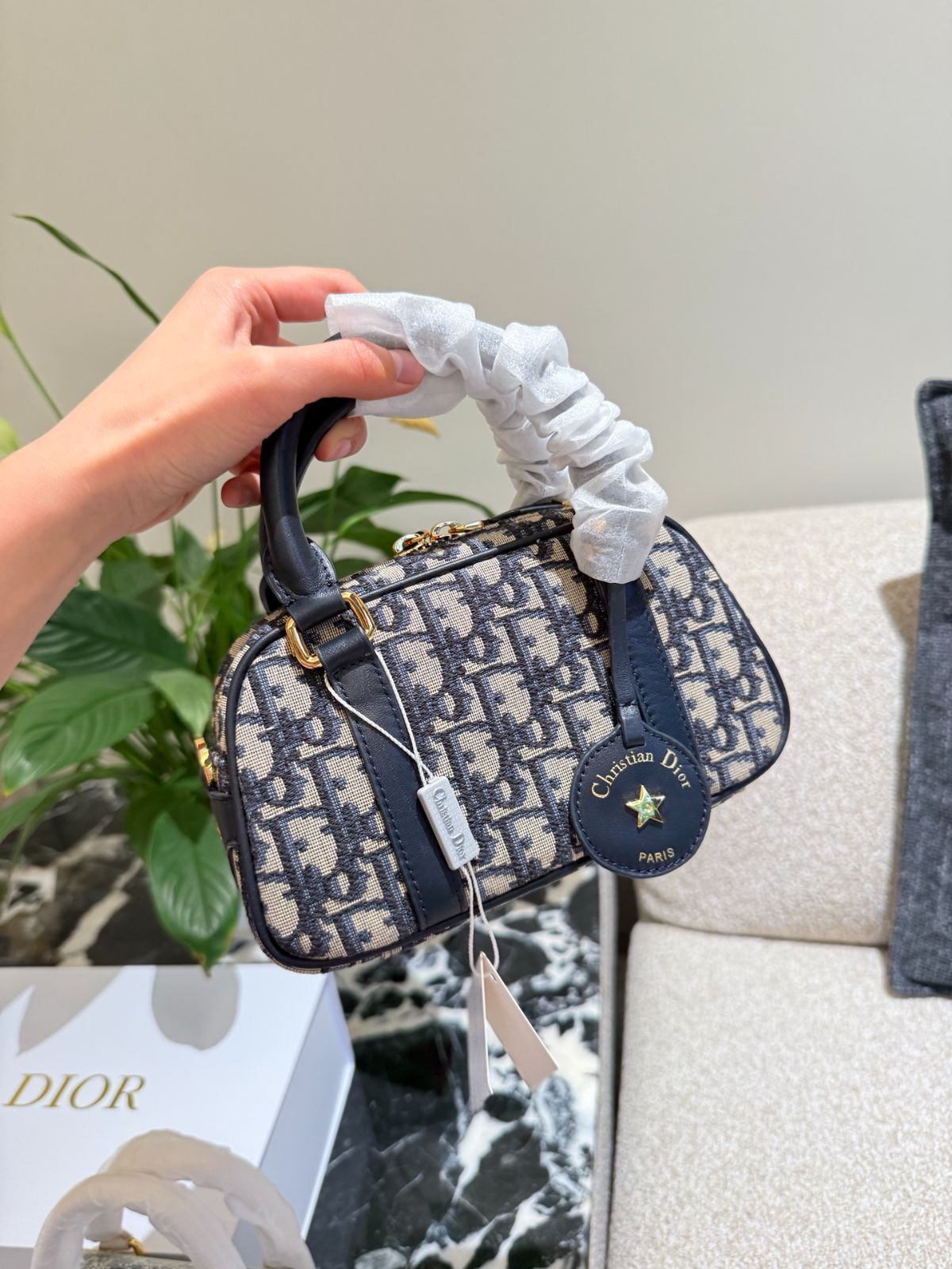 【幅広いシーンで活躍する★】DIOR Star East-West ミニバッグ 幅広いシーンで活躍する☆】DIOR Star East-West ミニバッグ
