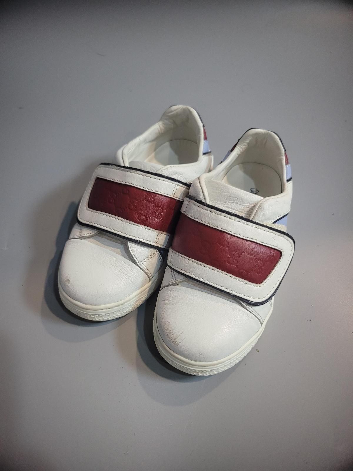 【雷市場（ポンジャン）商品韓国直送】GUCCI(グッチ) 子供用 スニーカーズ ベルクロ 志摩 25 サイズ