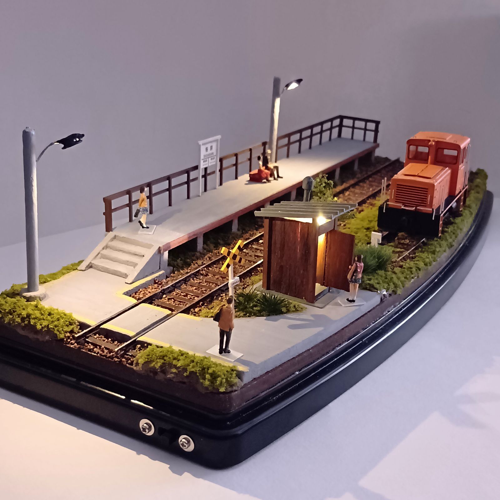 HOゲージ ジオラマ 駅　中古 鉄道模型 HOゲージ ジオラマ 車両展示台(無人駅) - メルカリ