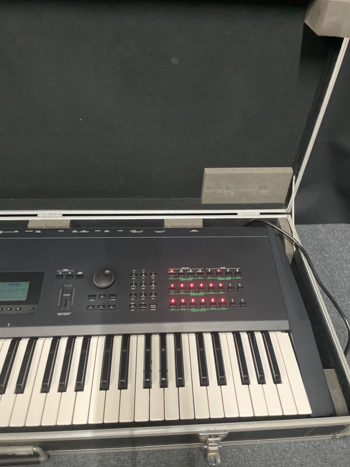 YAMAHA シンセサイザー SY77 ハードケース付き - メルカリ