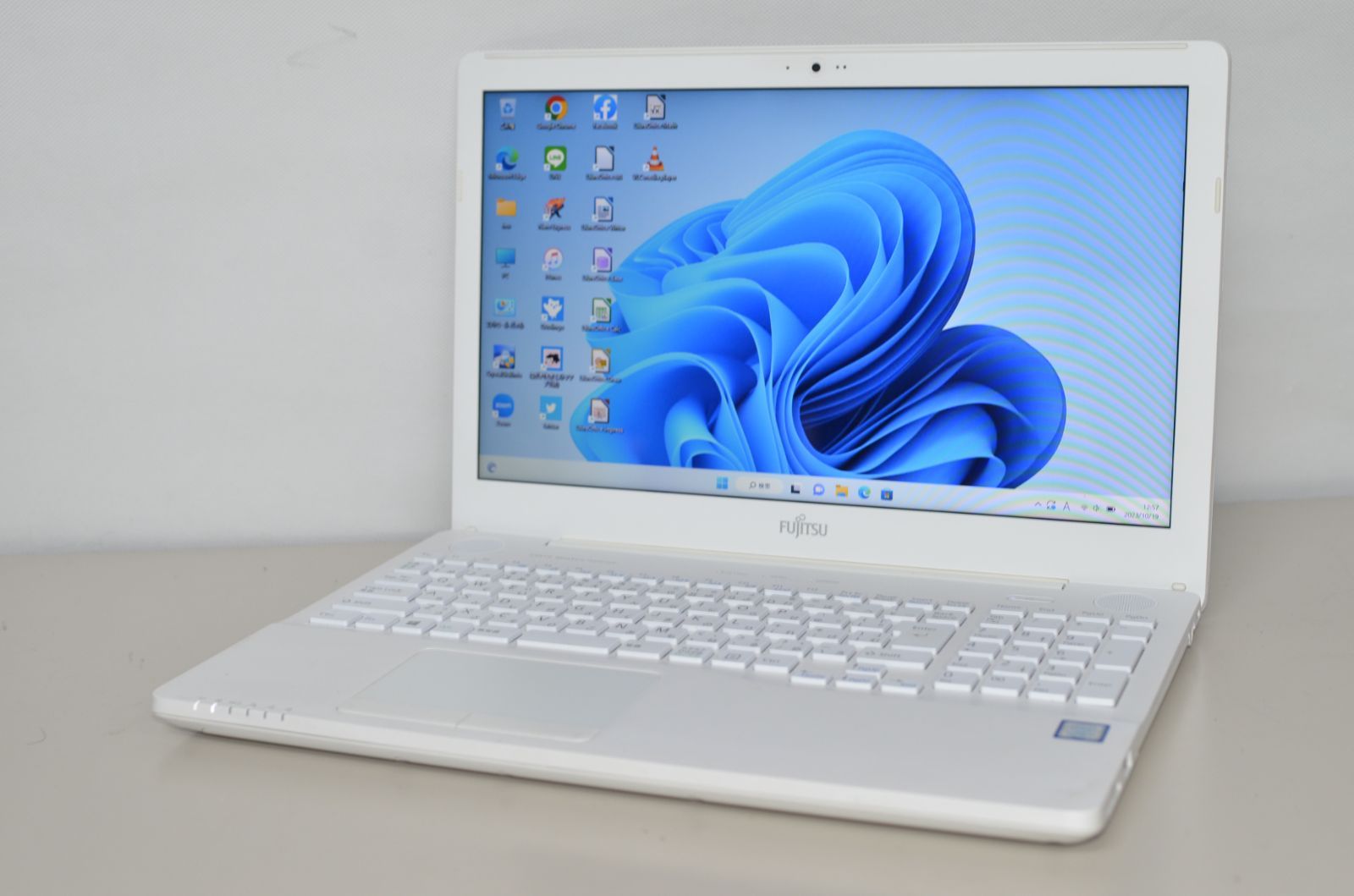DELL】爆速 Corei7/SSD256GB ノートPC 8GB C2