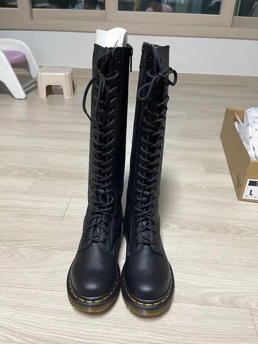 DR. MARTENS ドクターマーチン 1b60 UK4 |