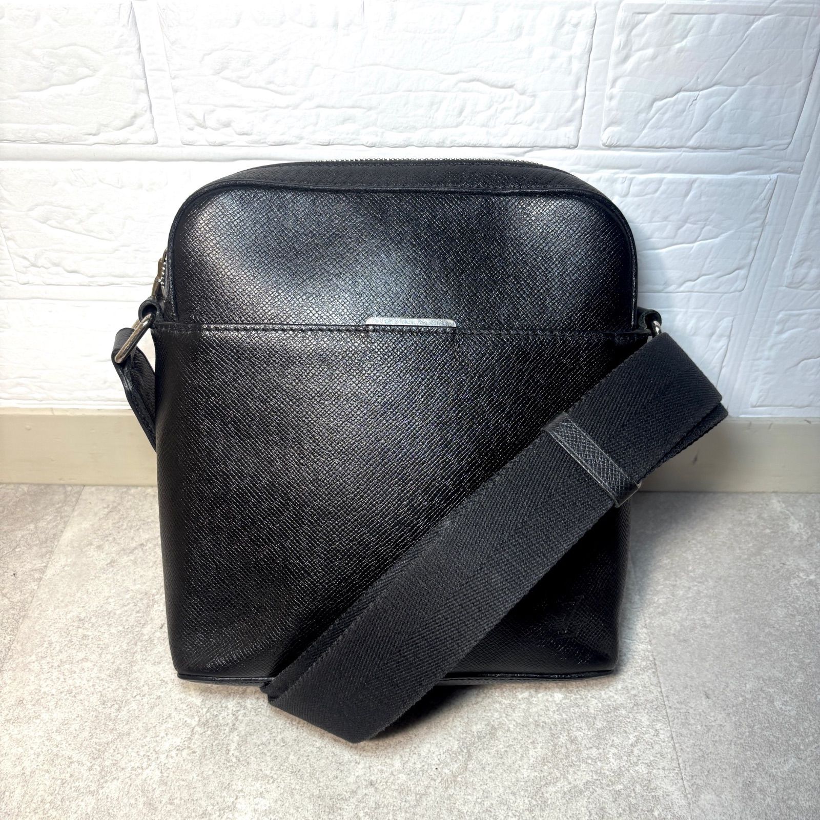 ルイヴィトン タイガ アントン ポシェット ショルダーバッグ ブラック