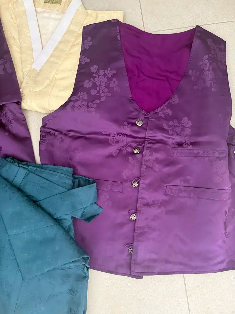男性用と女性用の韓服シーツ