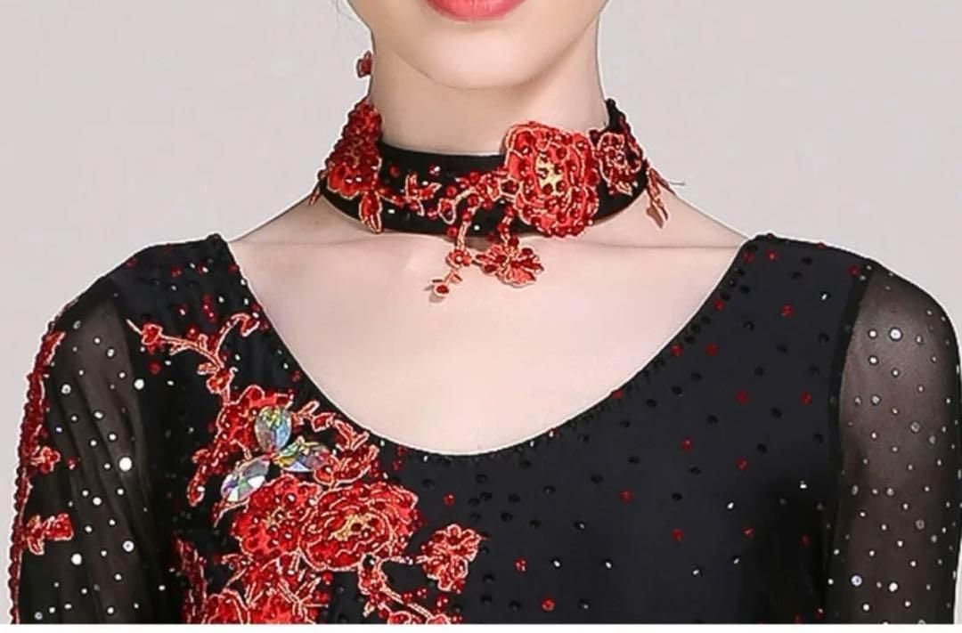 新品・未使用社交ダンス 大きい裾 赤黒 豪華競技着 スタンダードドレス