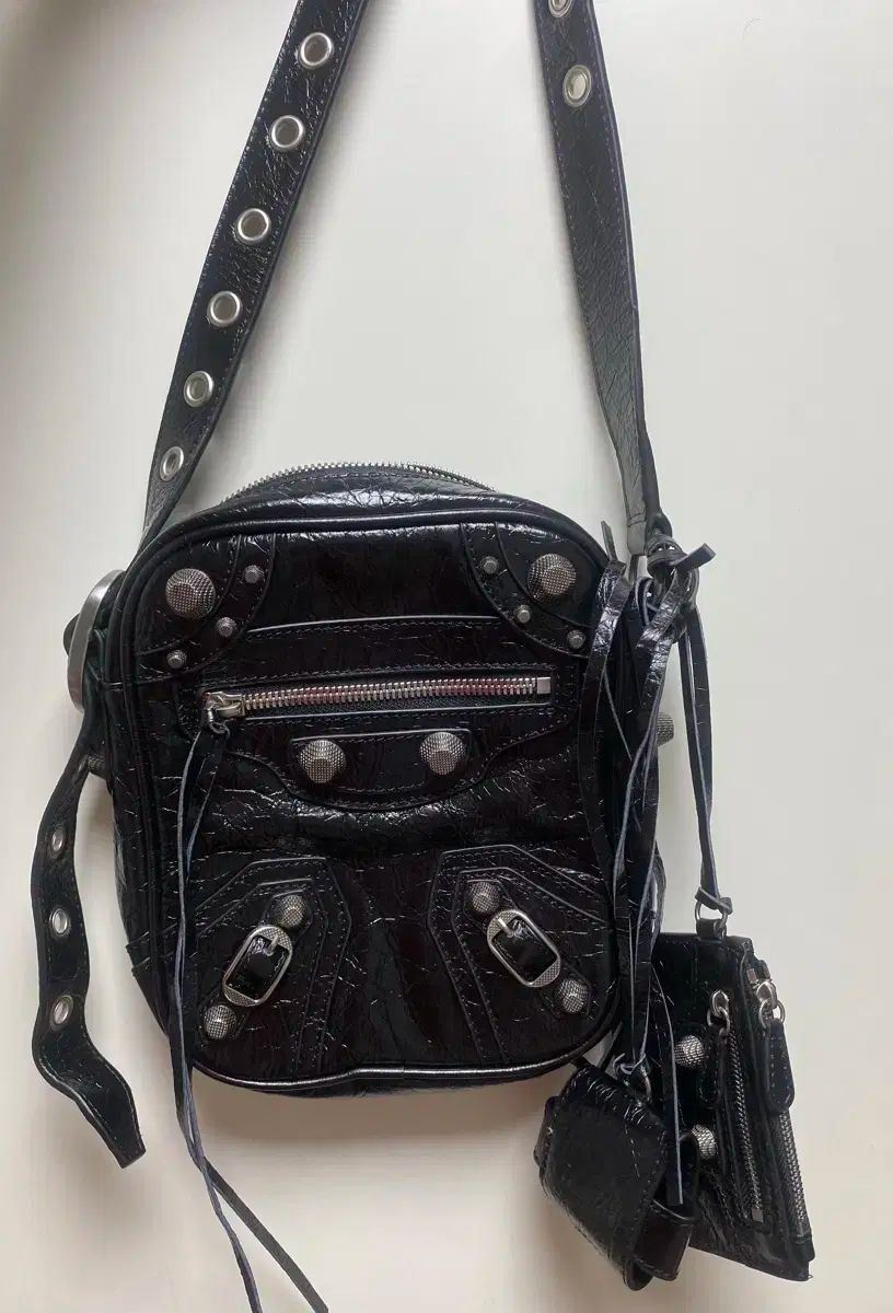 スプリットレザードロストミニショルダー/巾着バッグ／サロン アダム