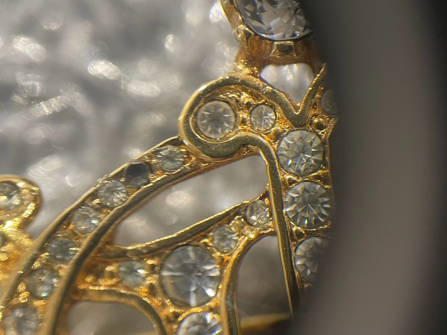 美品　Dior ディオール　ブローチ　コサージュ　エンブレム　ストーン付 楽天市場】【中古】 Christian Dior クリスチャン・ディオール