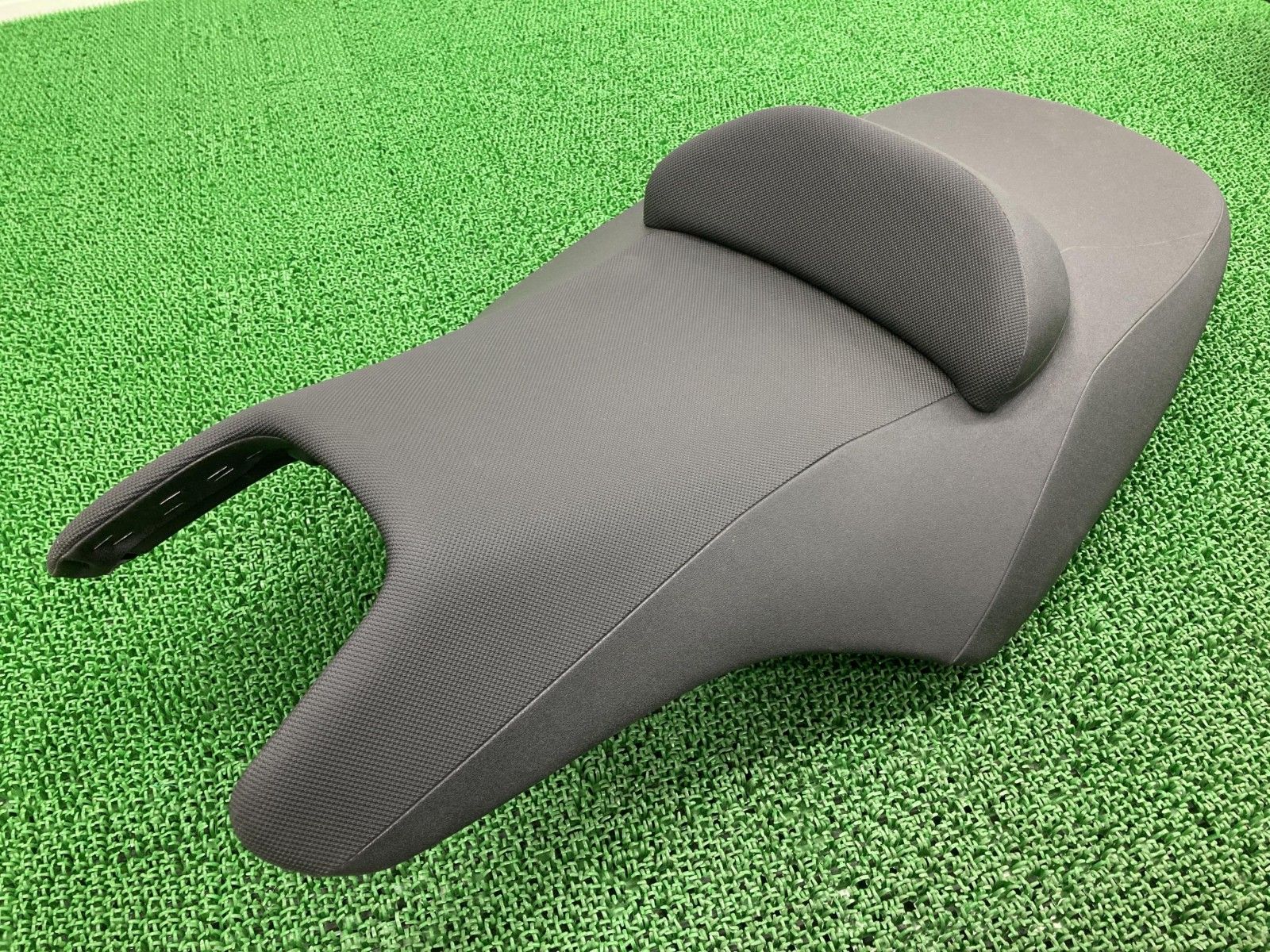 T-MAX シート Y4B5 ヤマハ 純正 バイク 部品 SJ08J 破れ無し バックレスト 品薄 希少品 車検 Genuine 【中古】 18 T-MAX シート Y4B5 ヤマハ 純正 バイク 部品 SJ08J 破れ無し 品薄 希少