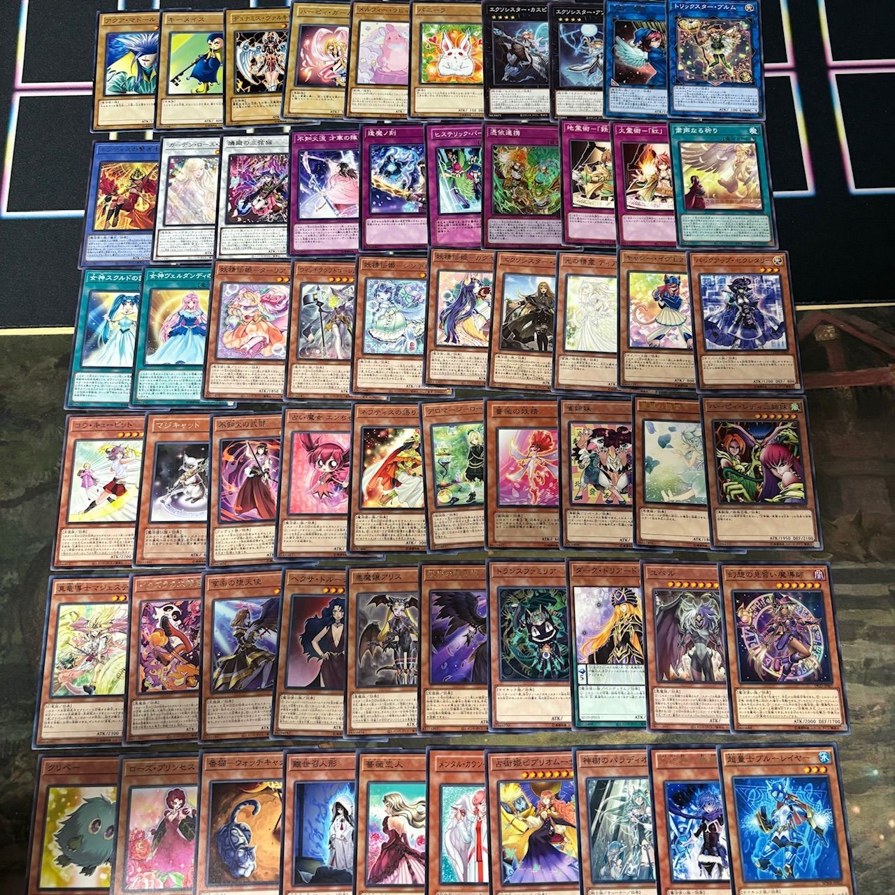 遊戯王　かわいい系ファイルまとめ売り　スーパー以上180枚 nvq21 18 かわいい系 美少女系 被り無しコレクション 60枚