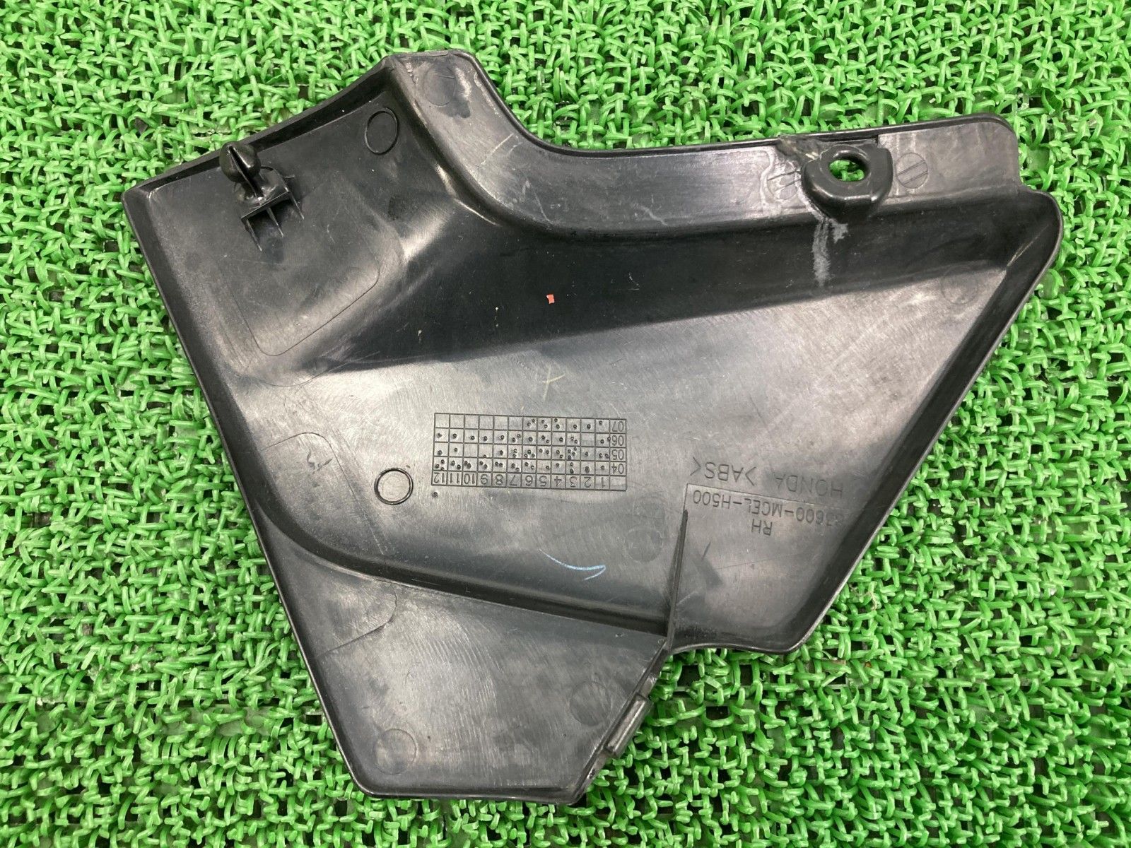CB400SB サイドカバー 右 ガンM 83600-MCEL-H500 ホンダ 純正 バイク