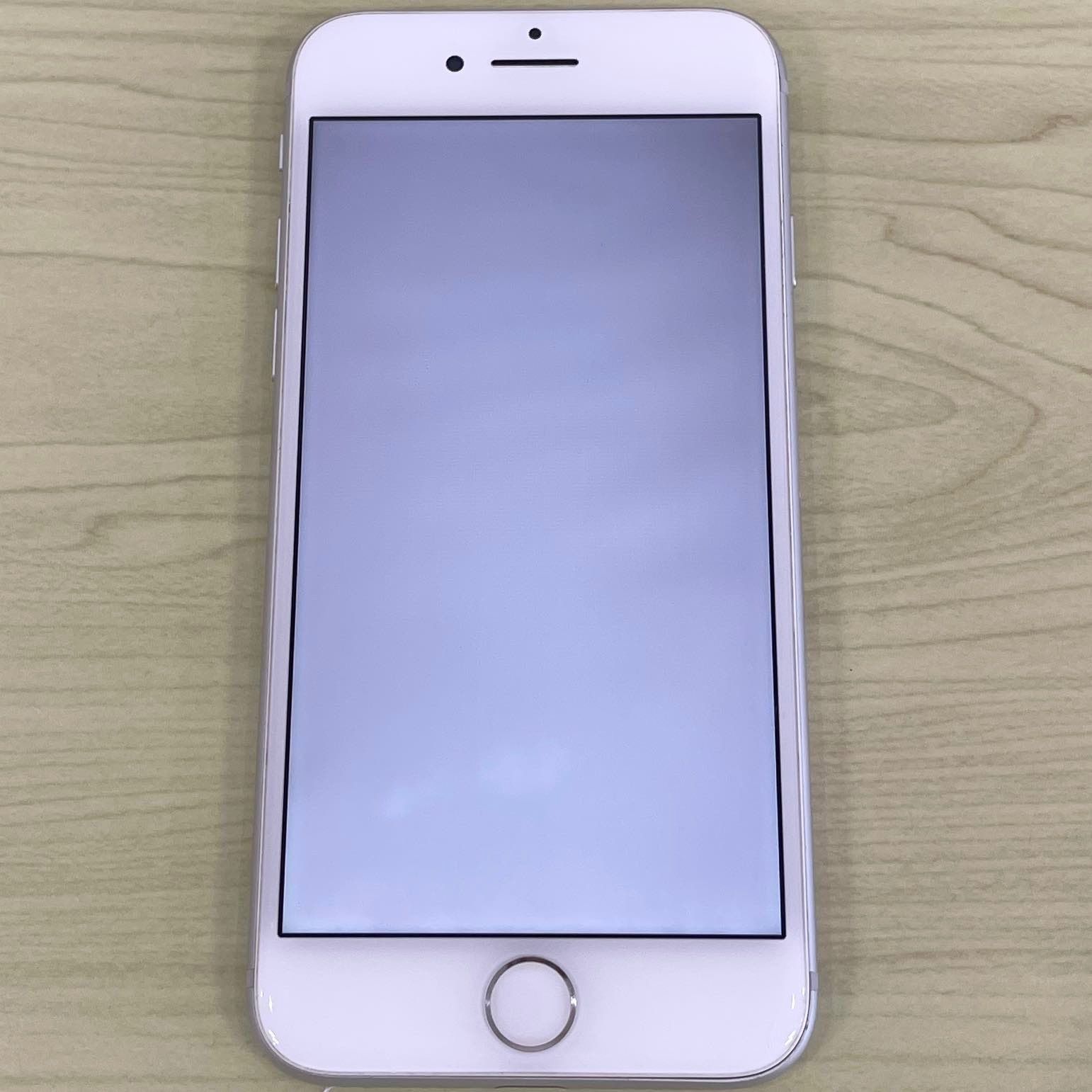 【美品】iPhone 8 64GB シルバー ムスビー｜安心保証付 新品未使用 SIMフリー iPhone8 64GB