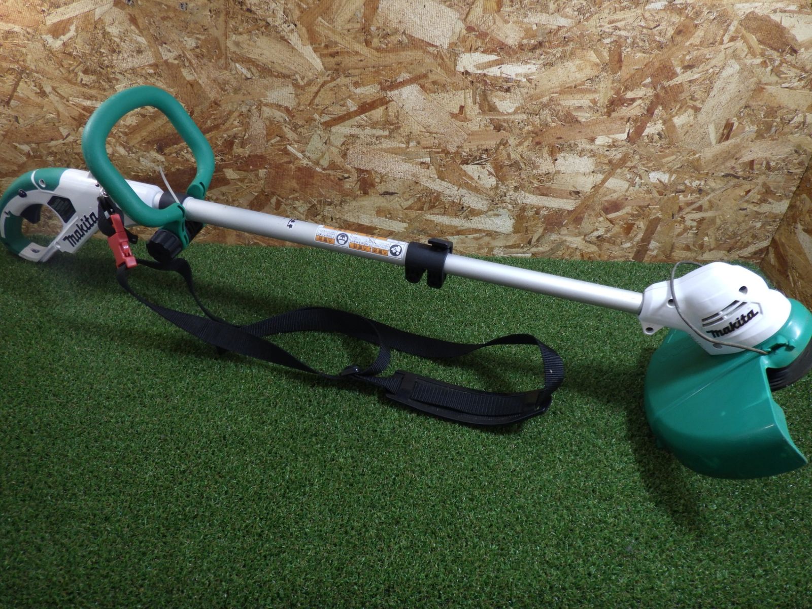 makita　マキタ　電動草刈機　MUR100D　動作確認済み makita マキタ 電動草刈機 MUR100D 動作確認済み マキタ 充電式草刈機