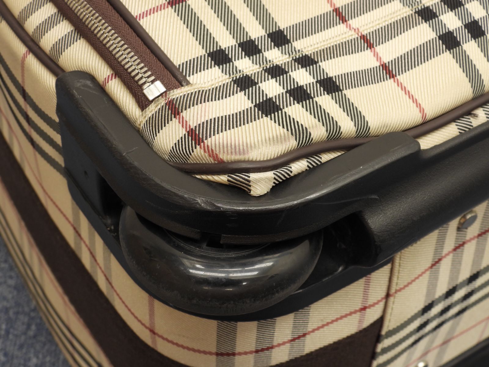 チェック ナイロン|ベージュ茶革