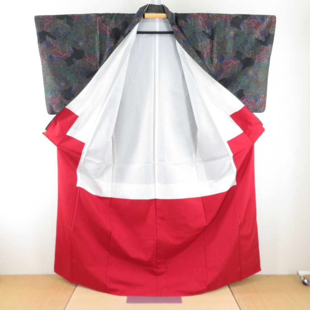 紬 着物 大島紬 黒色x緑色x多色 亀甲に御所車模様 広衿 正絹 仕立て 