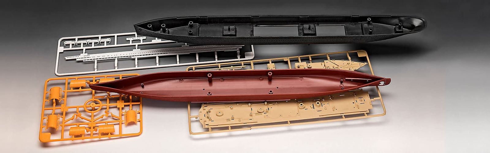 ドイツレベル 1/600 R.M.S タイタニック 色分け済みプラモデル