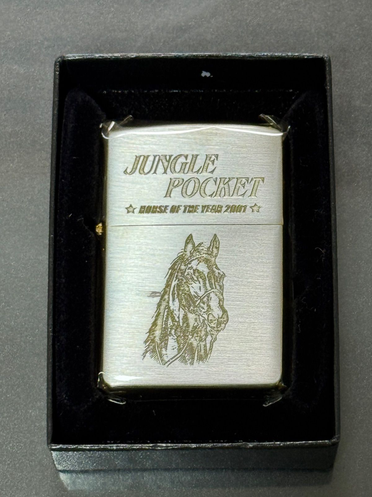 zippo JUNGLE POCKET HORSE OF THE YEAR 2001 ジャングルポケット 4面ゴールド 2001年製 年代物 デットストック シルバーインナー 同年代 2001年製 ケース 保証書