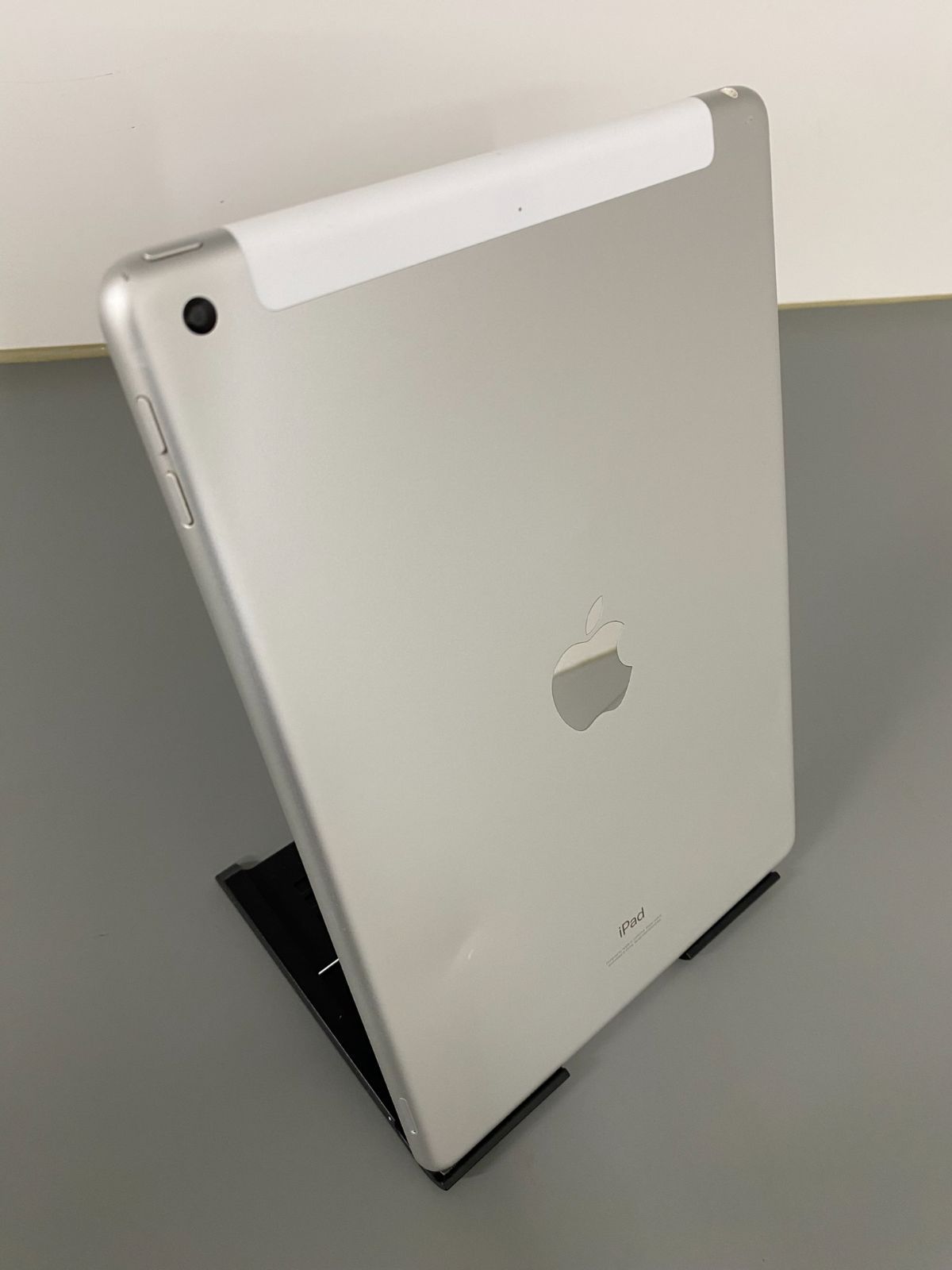 52 状態 タッチペンキズあり 背面キズ複数あり iPad 第8世代 Wi-Fi セルラーモデル シルバー | あいぱっど アイパッド タブレット iPad iPad本体 ipad A2429