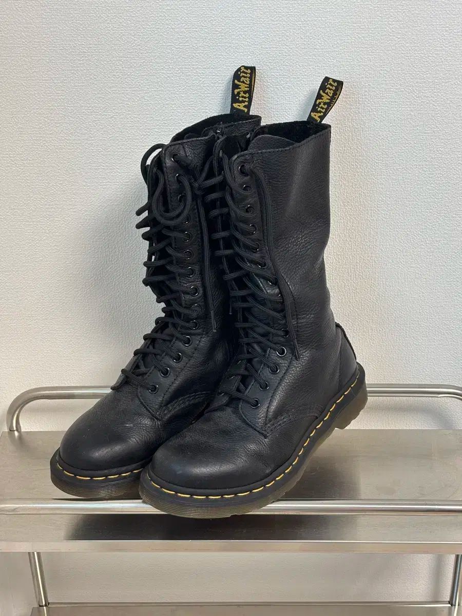 DR. MARTENS ドクターマーチン 14 笏 240